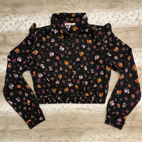 NWT💝BCBGENERATION Ruffle Shoulder Floral Print
Button-Up Top Size S - Picture 5 of 11